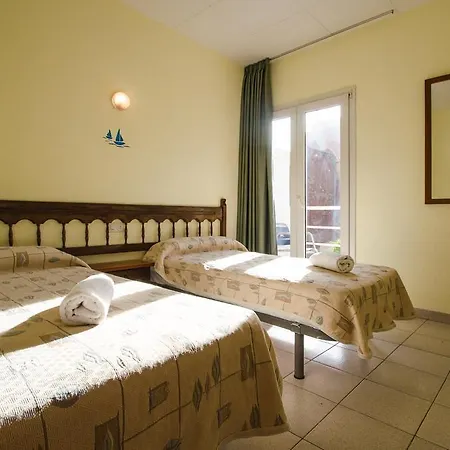Lloret Guest house 2*