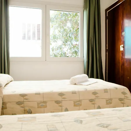 Lloret 2* 료렛 드 마르